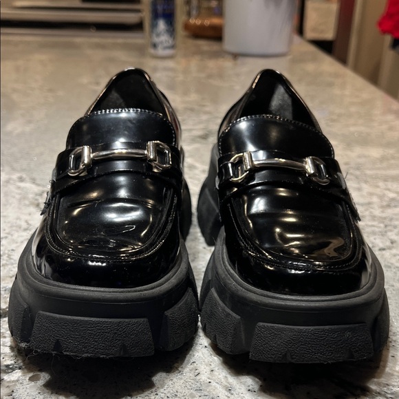 Steve Madden Glossy Black Loafers Size 6.5 - Picture 3 of 7
